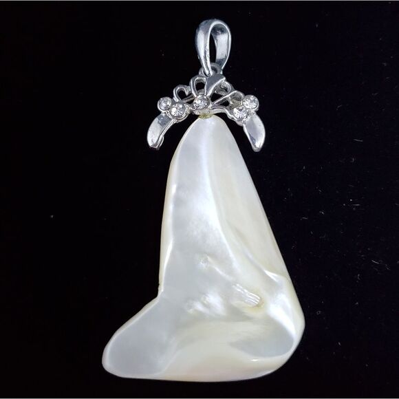 Silver Tone Mother of Pearl & Rhinestone Pendant - Picture 1 of 3
